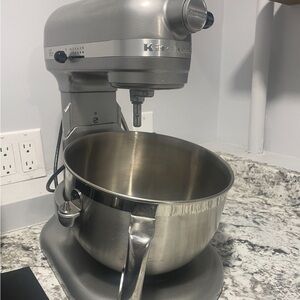 Kitchen aid mixer 6 quart - never used